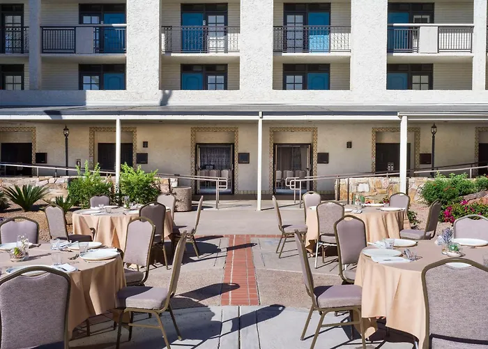 Embassy Suites By Hilton Scottsdale Resort